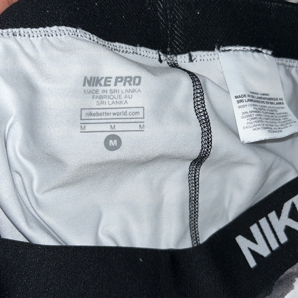 Nike Pro - Picture 2 of 2